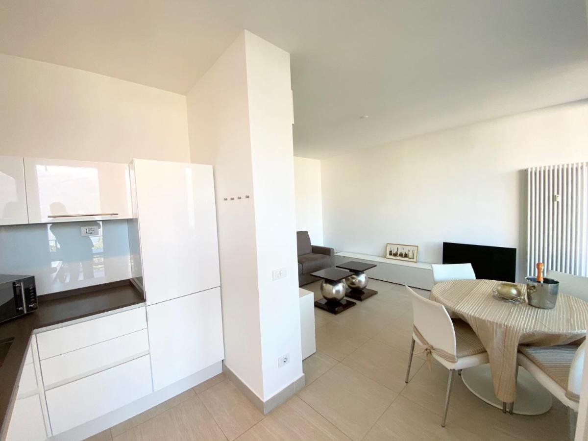 Appartamento Palazzo Di Vetro Luino Luaran gambar